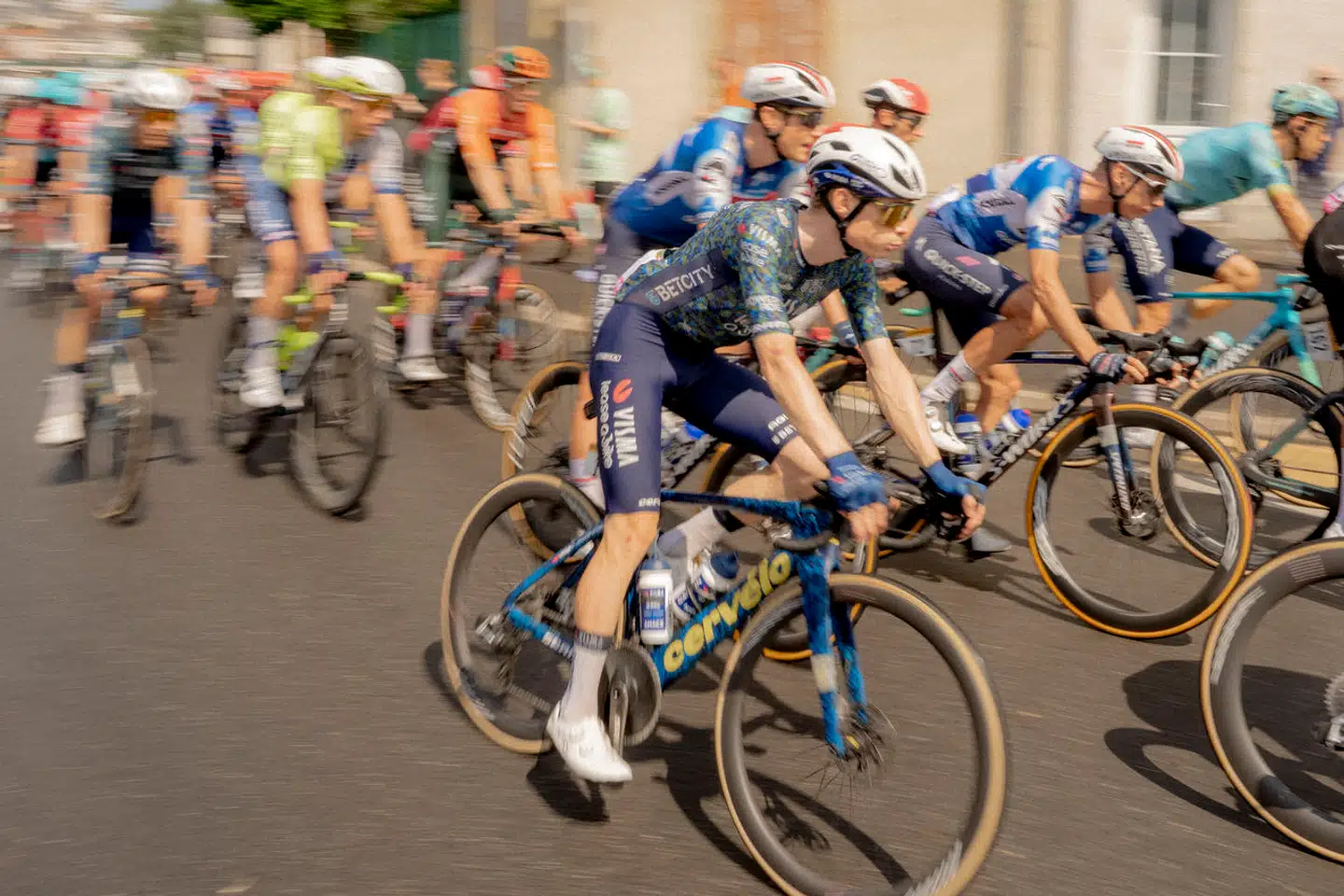 Vinden gav ikke de udfordringer og det »drama«, som man kunne have ventet på tiende etape af årets Tour de France. Torsdag venter en etape, der kan blive svær for nogle ryttere i feltet.