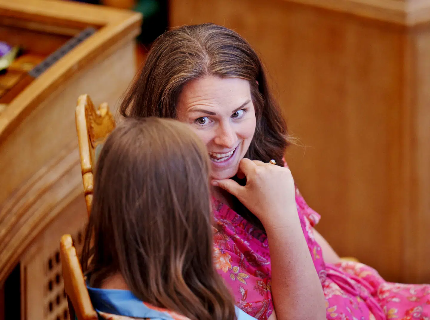 »Der er ingen overraskelse fra min side,« siger Mette Abildgaard først, men erklærer ikke desto mindre senere: »Nu overrasker jeg dig.«