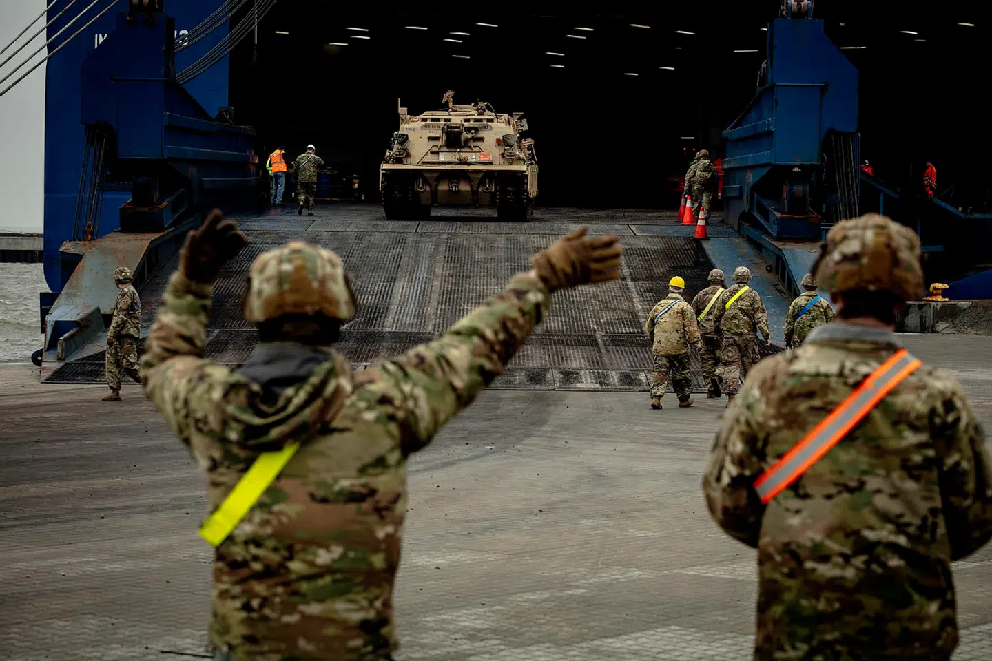 Det var det største skib, der nogensinde var sejlet ind i Esbjerg havn, da Arc Endurance lagde til kaj i april 2022. Ombord var kampvogne og infanterikøretøjer.