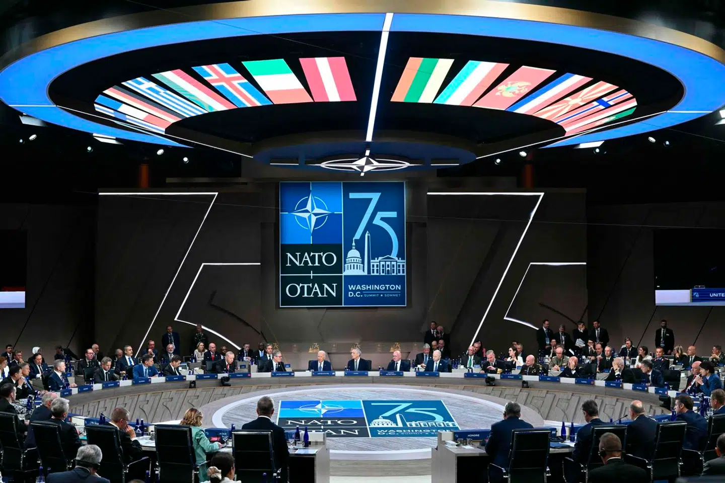 Onsdag skrev de 32 statsledere i NATO under på, at de ville støtte Ukraine »på en irreversibel sti mod fuld Euro-atlantisk integration, inklusiv NATO-medlemskab«. Foto: Saul Loeb, Scanpix