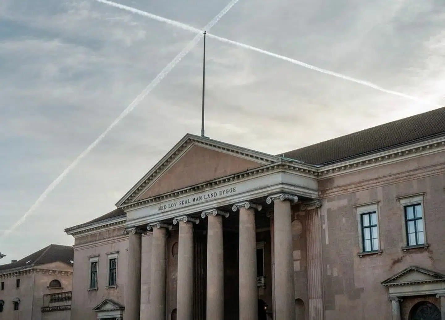 Byretten på Nytorv i København. Mens mange på forhånd vil opgive at få den ret, der tilkommer dem, vil de rige og ressourcestærke af egen lomme betale for rådgivning fra en advokat. Det er ikke reel lighed for loven. Arkivfoto: Søren Lorenzen, Scanpix