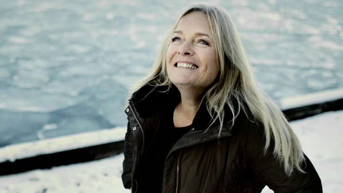 70-årige Anne Linnet er sanger, musiker og komponist. Hun har i den senere tid blandt andet turneret med Sanne Salomonsen og Lis Sørensen og deltaget i TV 2-programmet 'Toppen af poppen'.