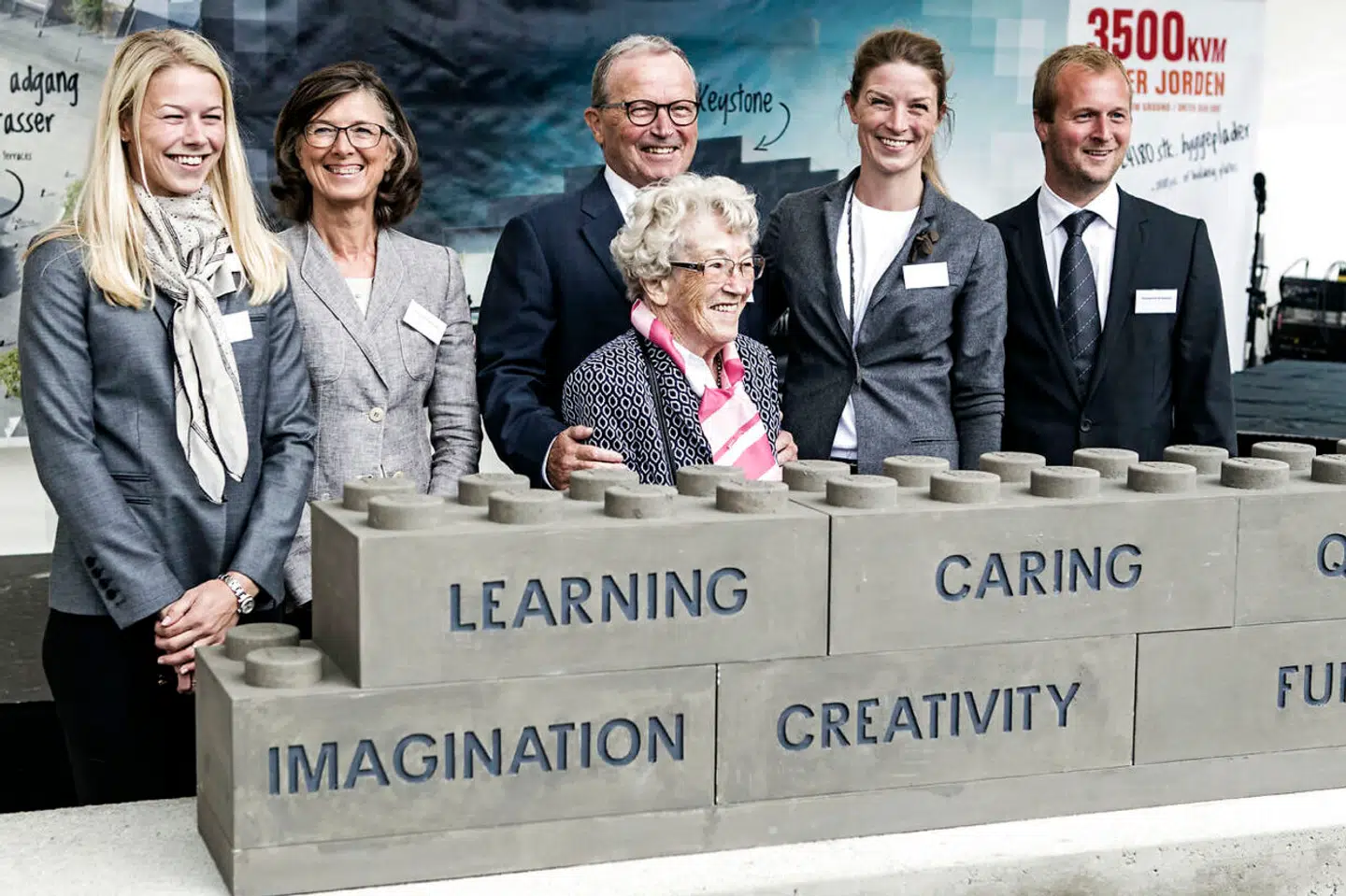 Ved generationsskiftet i LEGO i 2016 var Agnete Kirk Kristiansen til stede med sine søskende Sofie og Thomas Kirk Kristiansen, foruden deres far Kjeld Kirk Kristiansen, der havde sin kone Camilla og sin mor Edith - der er anden generation af LEGOs ejerfamilie - med.