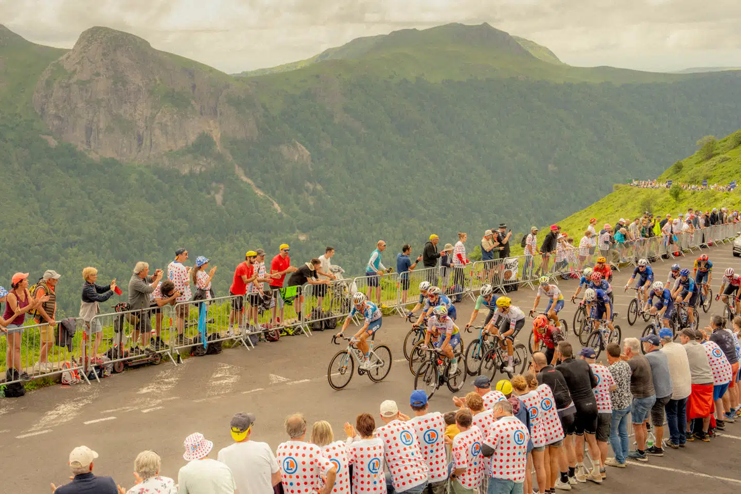 Cykelrytterne skal for anden dag i træk lægge sig ud med de hårde stigninger i Pyrenæerne.