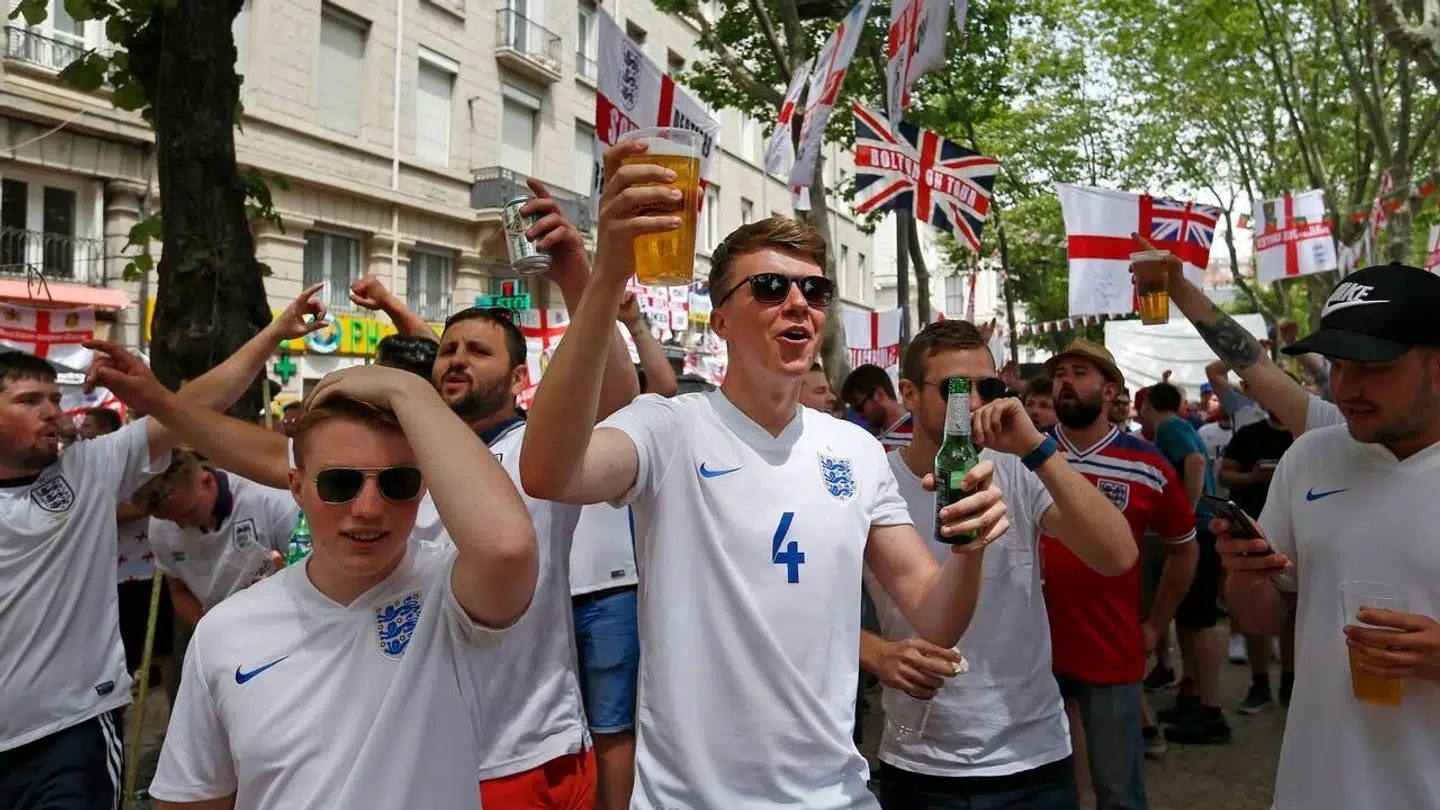 Søndag står i fodboldens tegn i England.