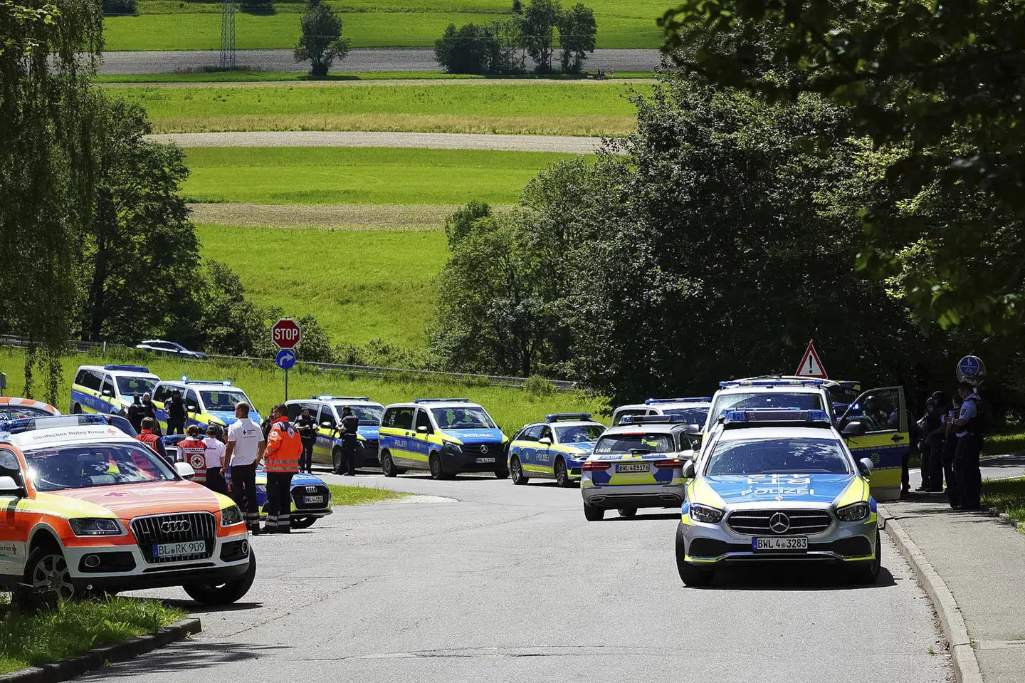 Flere er dræbt i Lautlingen i Sydtyskland søndag eftermiddag. Adskillige ambulancer og politibiler har i eftermiddag været til stede ved gerningsstedet.