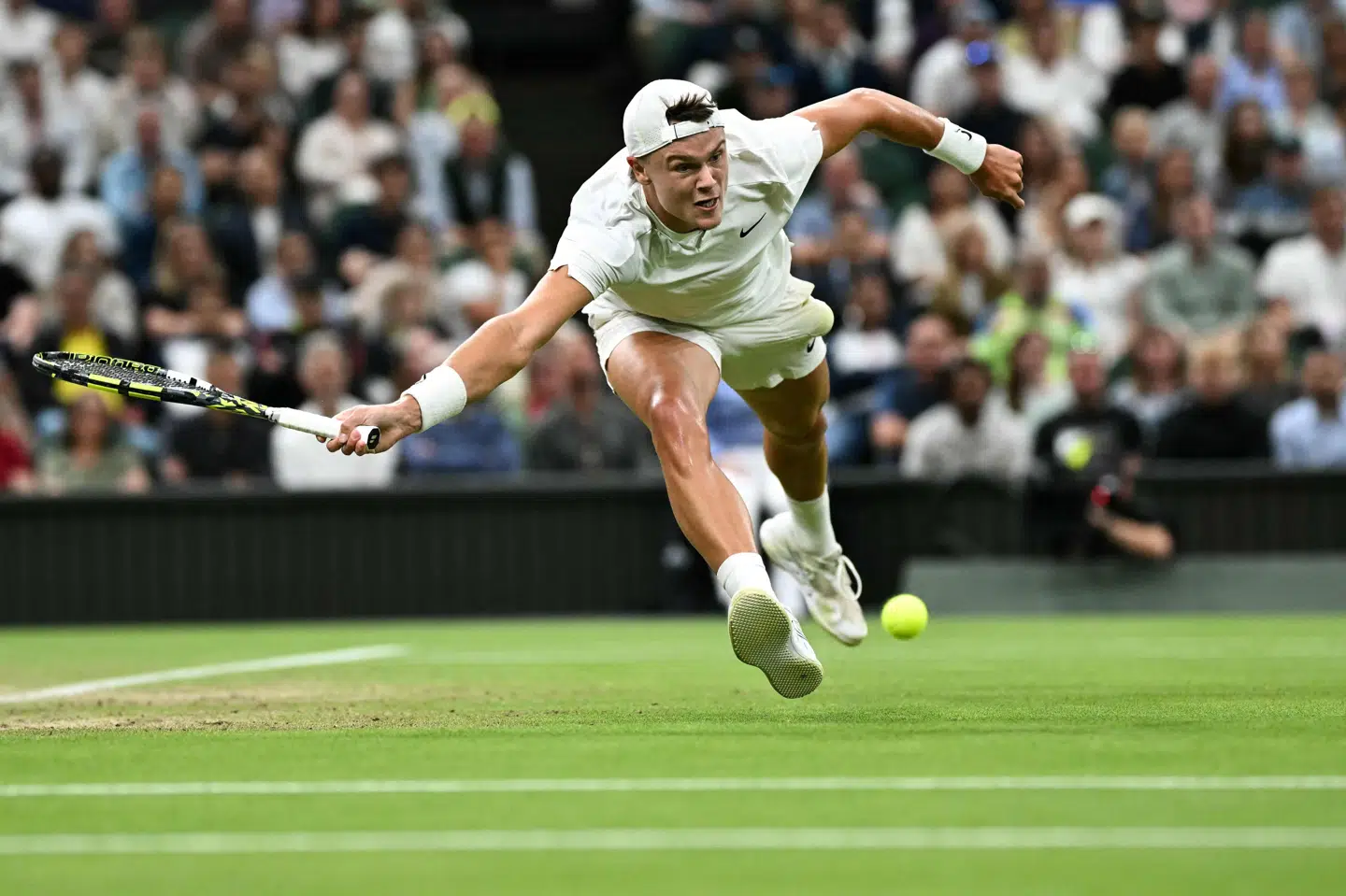Holger Rune tabte i fjerde runde af Wimbledon til Novak Djokovic.
