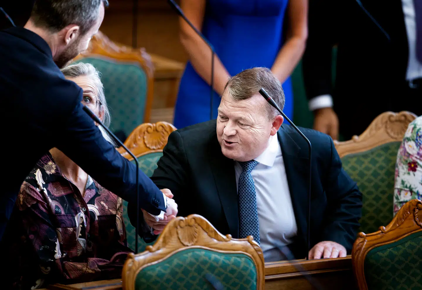 Lars Løkke Rasmussen (V) hilser på Jakob Ellemann-Jensen (V) under Folketingets åbning på Christiansborg, tirsdag den 1. oktober 2019.. (Foto: Liselotte Sabroe/Ritzau Scanpix)