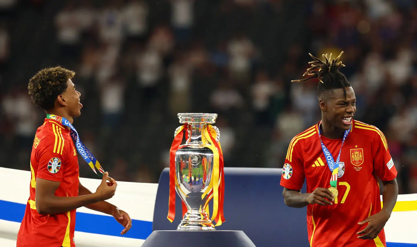 Spaniens to nye stjerner Lamine Yamal og Nico Williams fejrer en EM-triumf, der skaber håb blandt fodboldelskere over hele verden.