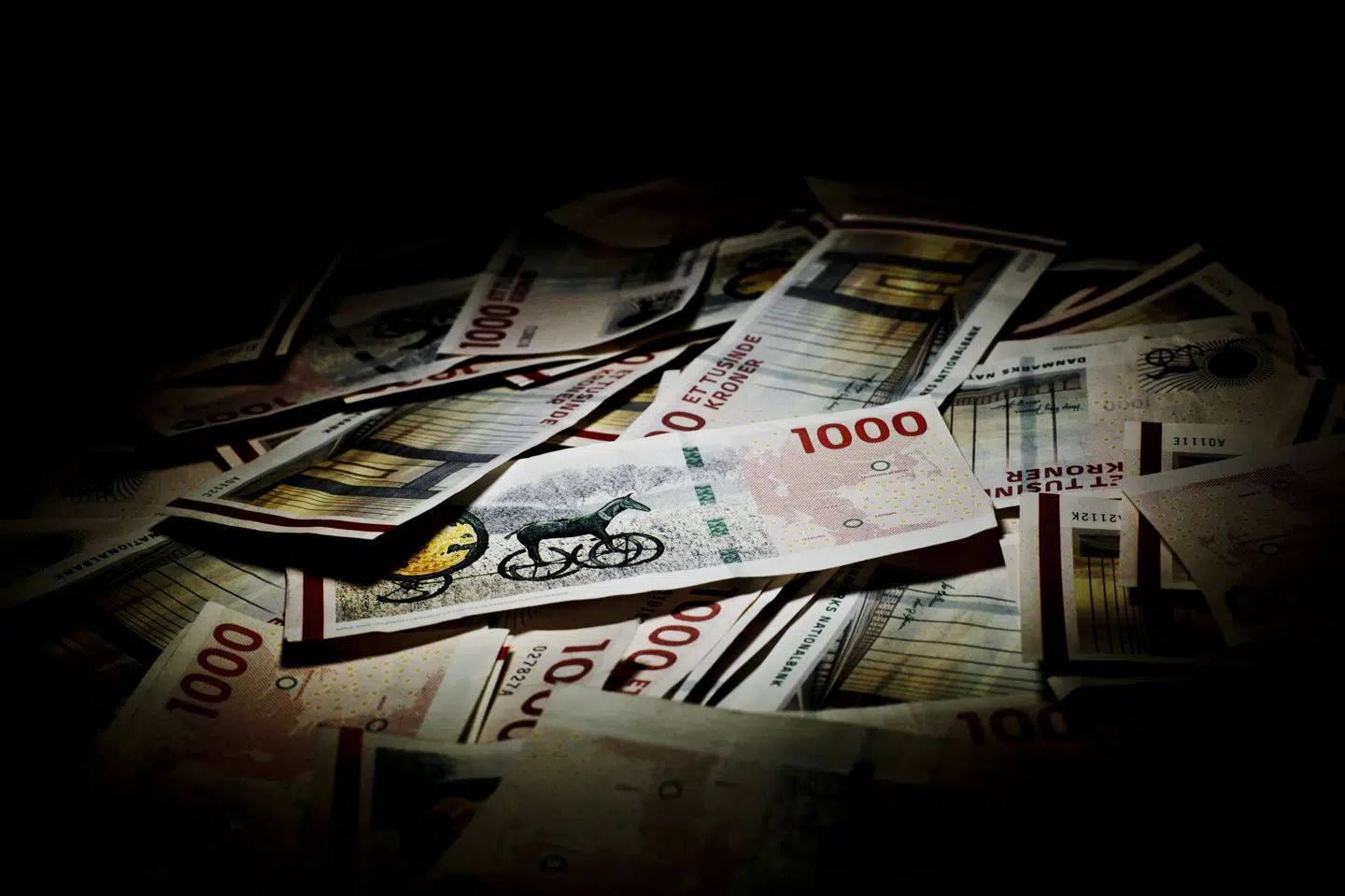 Politiet fandt over 850.000 kroner i kontanter - de fleste i danske kroner - på en adresse i Birkerød 5. juni. I næste uge ventes en mand at tilstå. (Arkivfoto).