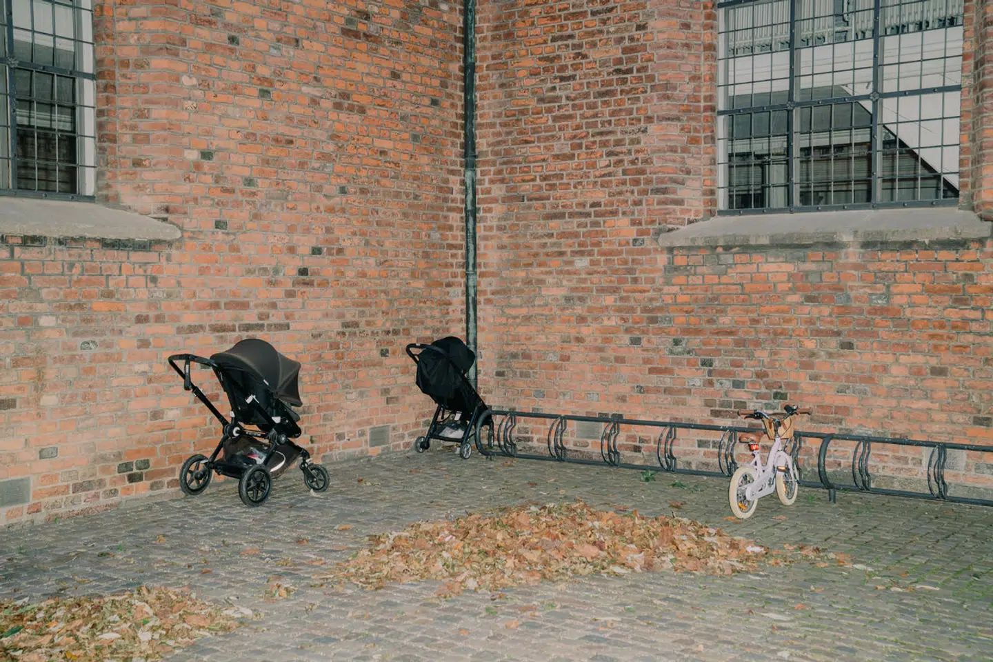 Flere virksomheder har indført længere barselsorlov med løn til forældrene i forbindelse med nye retningslinjer fra EU.