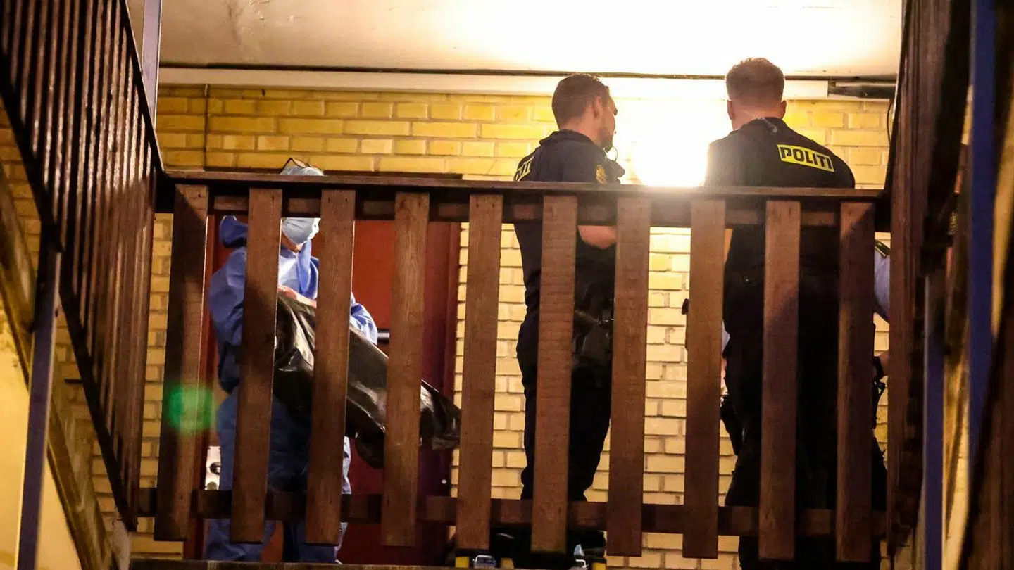 Betjente var sammen med kriminalteknikere til stede i et lejlighedskompleks på Katrinedalsvej i Vanløse.