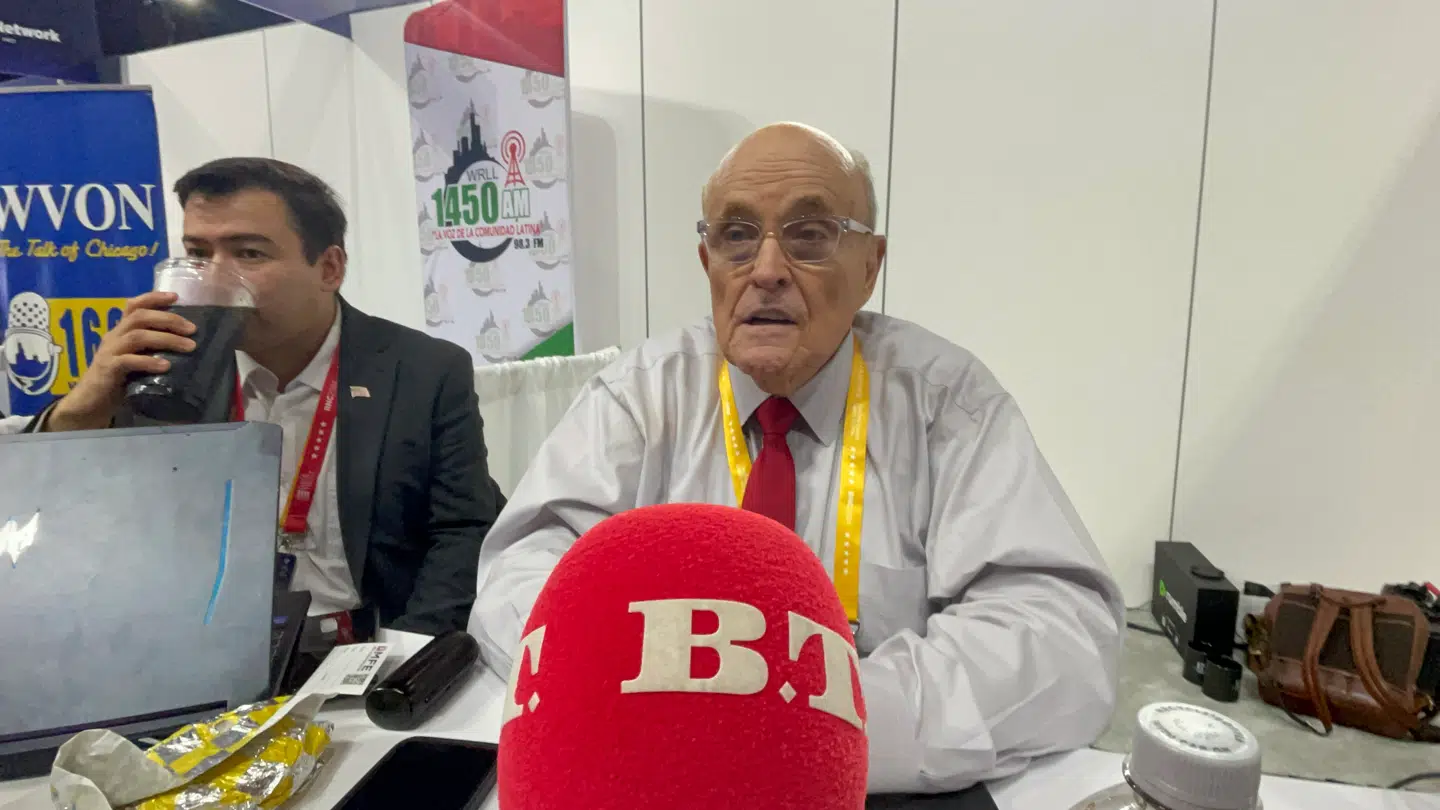 Den tidligere Trump-advokat og New York-borgmester Rudy Giuliani mener, at Joe Biden er medskyldig i attentatforsøget mod Donald Trump.