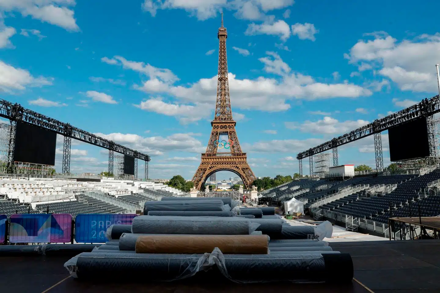 Flere turister, der ikke er sportsinteresserede, fravælger Paris under den periode, der afholdes OL i byen denne sommer. Det får Frankrigs nationale flyselskab, Air France, som snart kommer til at være medejer til SAS, til at dykke på aktiemarkedet.