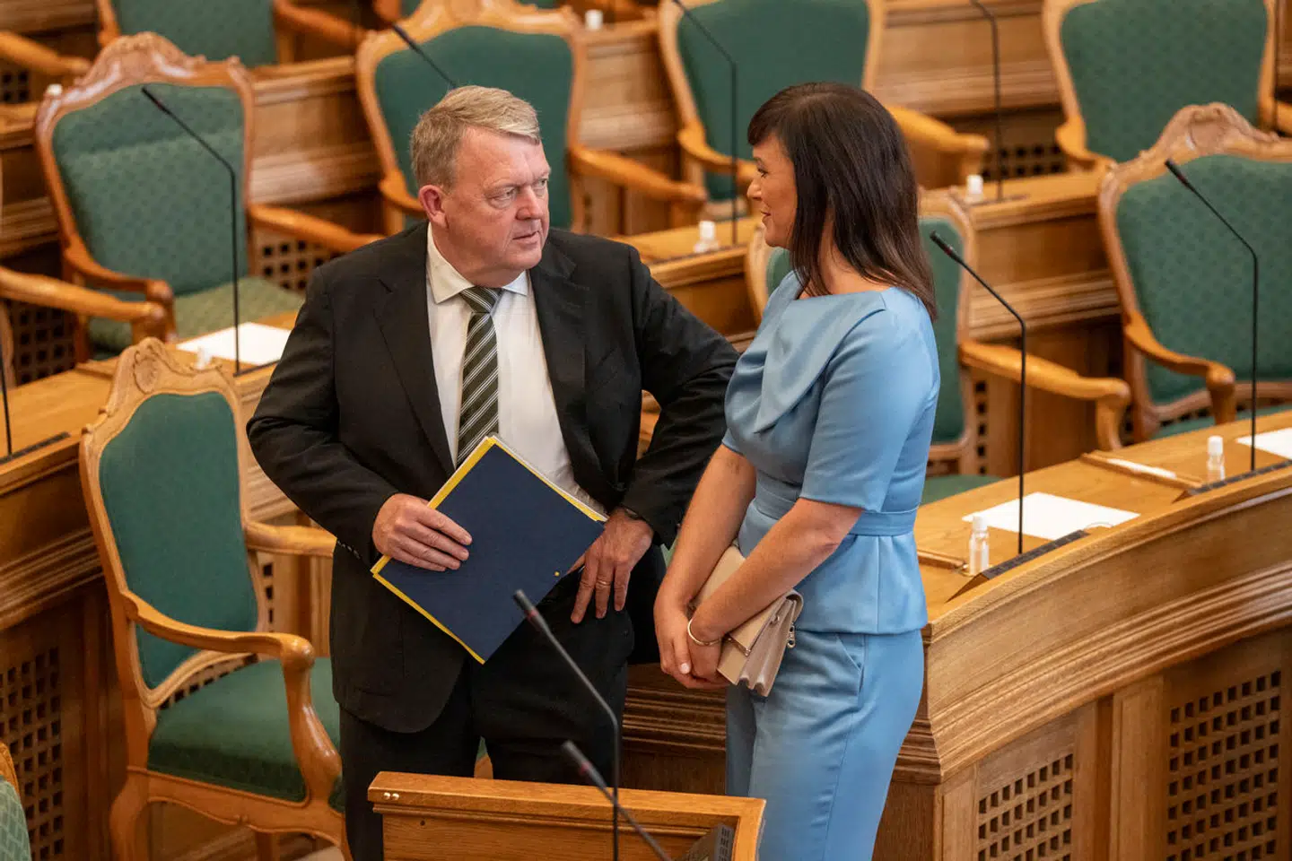 Indenrigs- og sundhedsminister Sophie Løhde (V) og hele SVM-regeringen får hård kritik for sin lovgivningshåndtering af deres folketingskolleger.