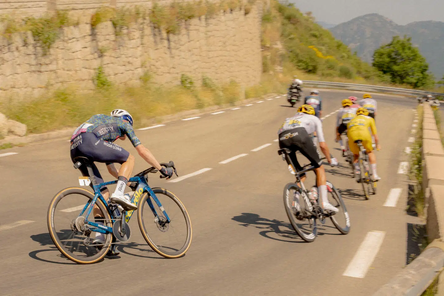 Stram kæde på nedkørslen mod årets sidste bjerg.