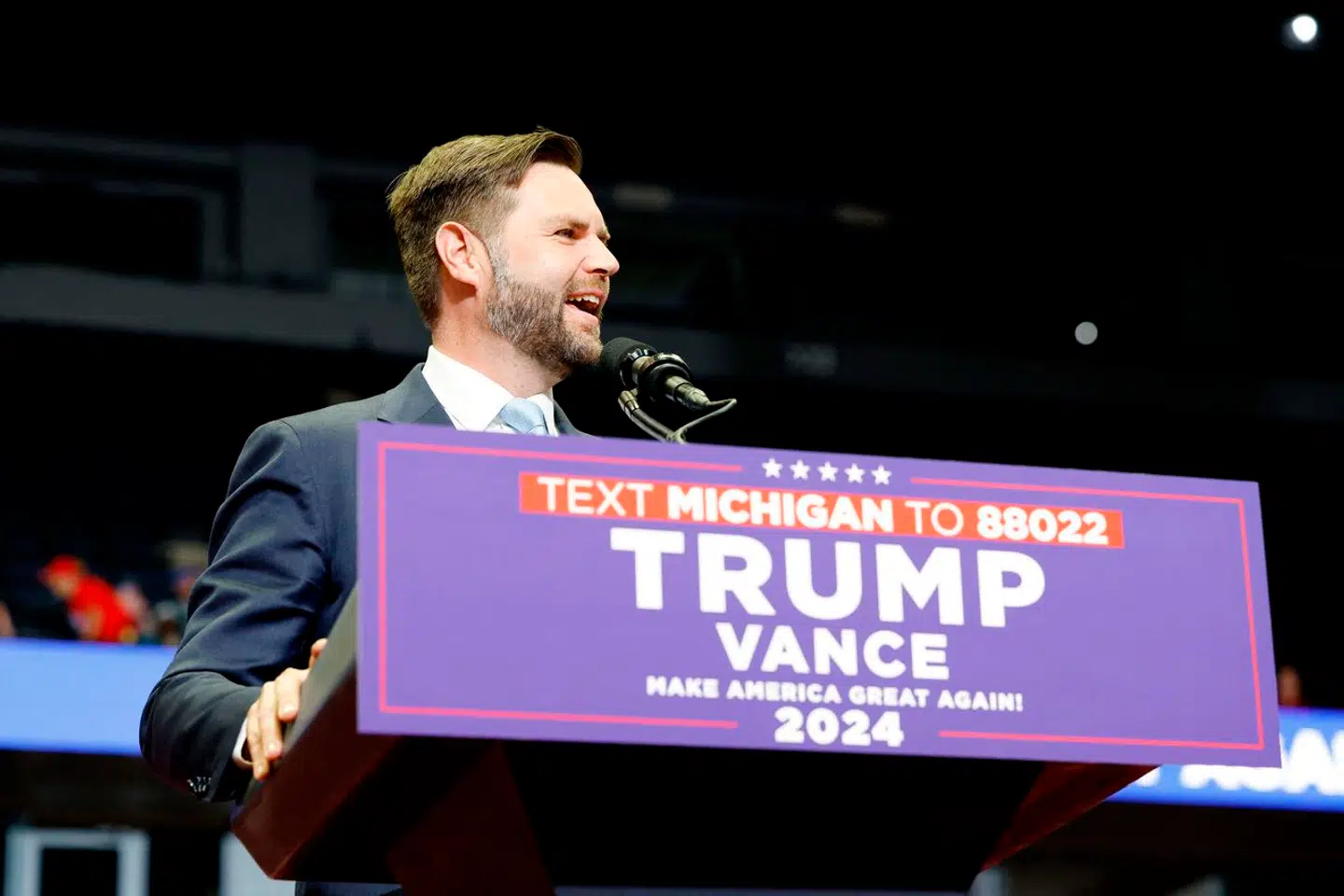 JD Vance: Biden må gå. Nu.