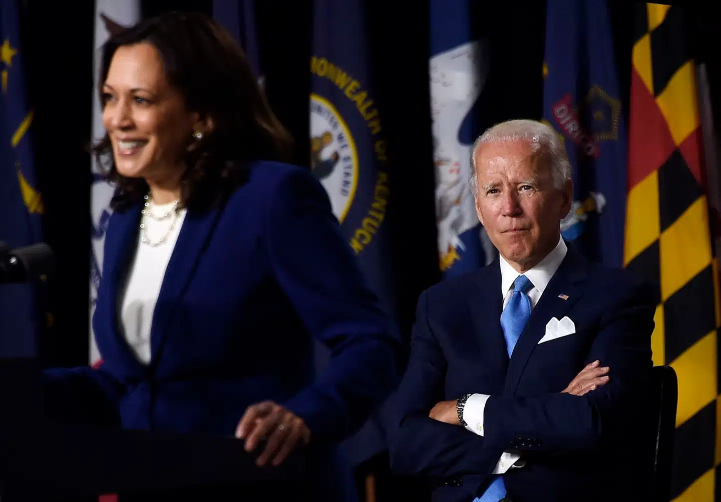 Præsident Joe Biden har trukket sig fra den amerikanske præsidentvalgkamp. Nu tyder alt på at faklen går videre til vicepræsident Kamala Harris.