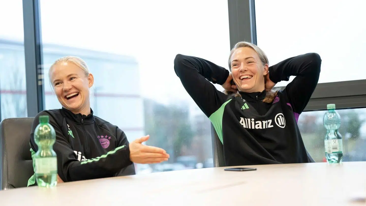 Pernille Harder og Magdalena Eriksson giver et interview i 2023.