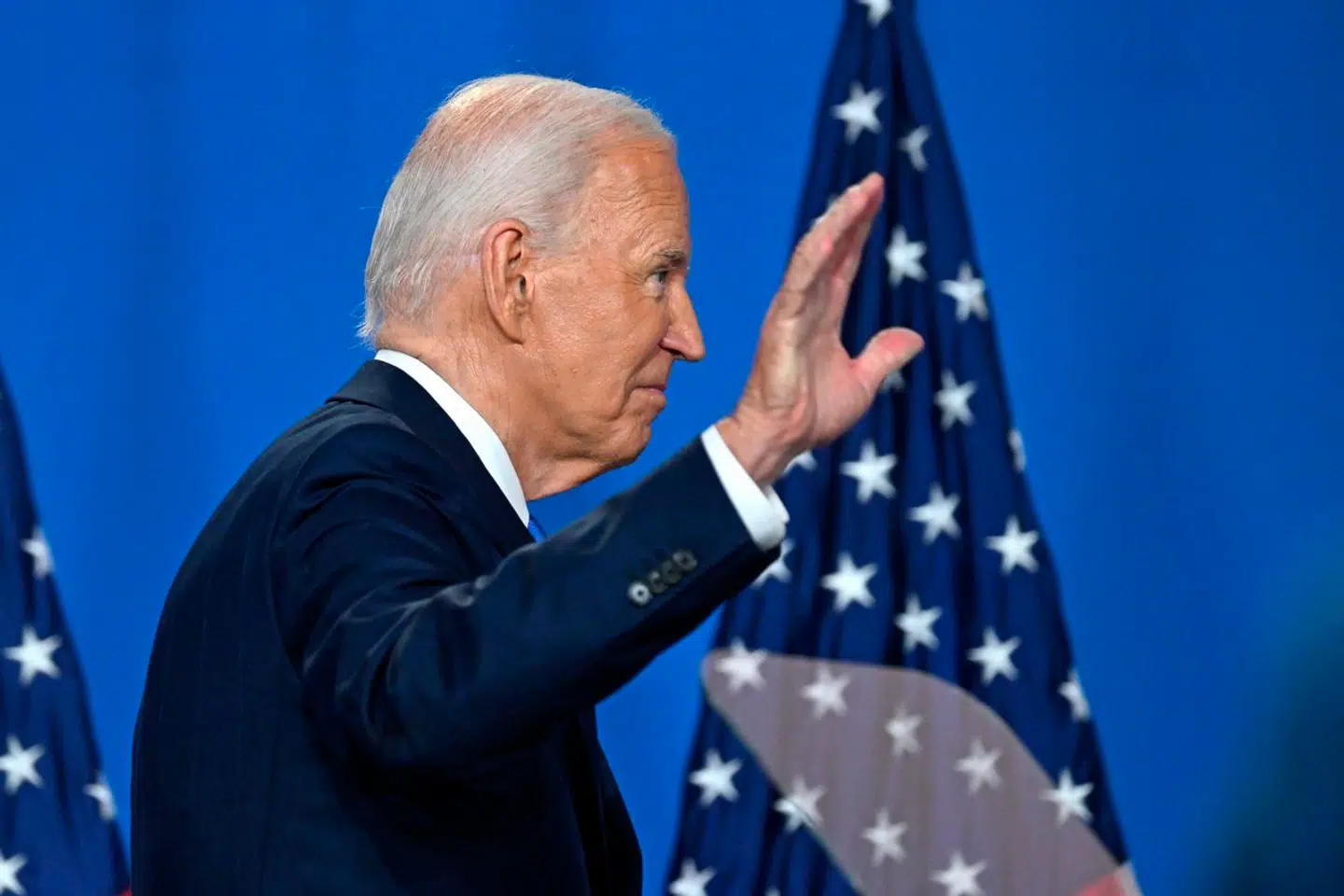 Joe Biden trak sig søndag som sit partis præsidentkandidat.