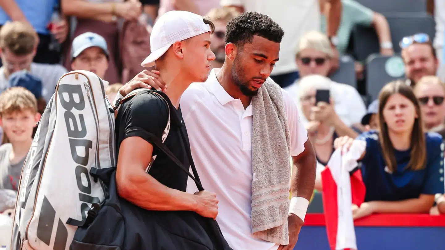 Holger Rune måtte trække sig fra fredagens kvartfinale i Hamborg på grund af en skade.