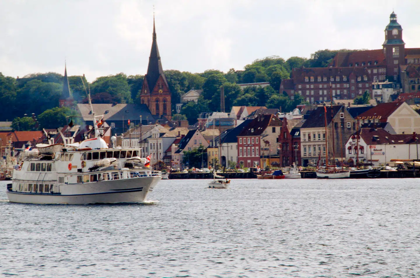 Alt i alt er byerne kønnere syd for grænsen, og den kommunale struktur er en del af forklaringen, mener Knud Frisenborg Marker. Her er vi i Flensborg.