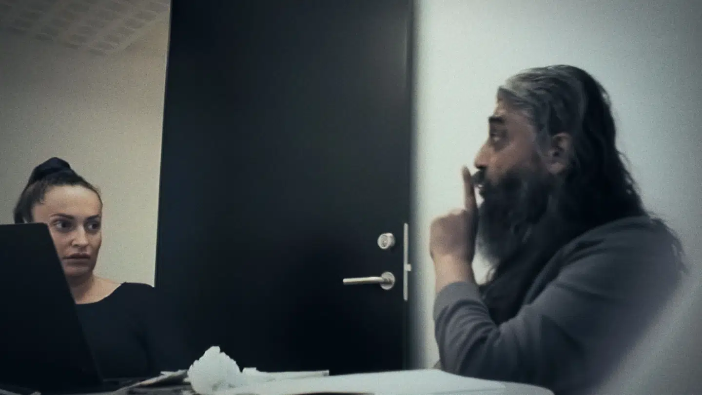 Rockeren Fasar Abrar Raja lånte 15.000 kroner af TV 2 – penge, han dengang troede kom fra sin 'søster', TV 2s muldvarp Amira Smajic. Foto: TV 2