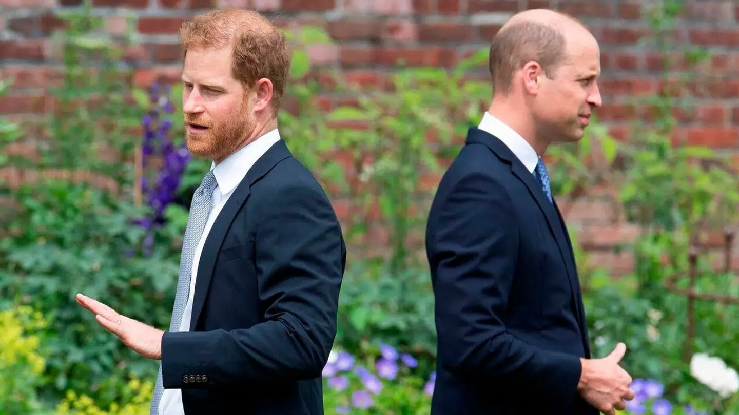 Arkivfoto af prins Harry og prins William i 2021.