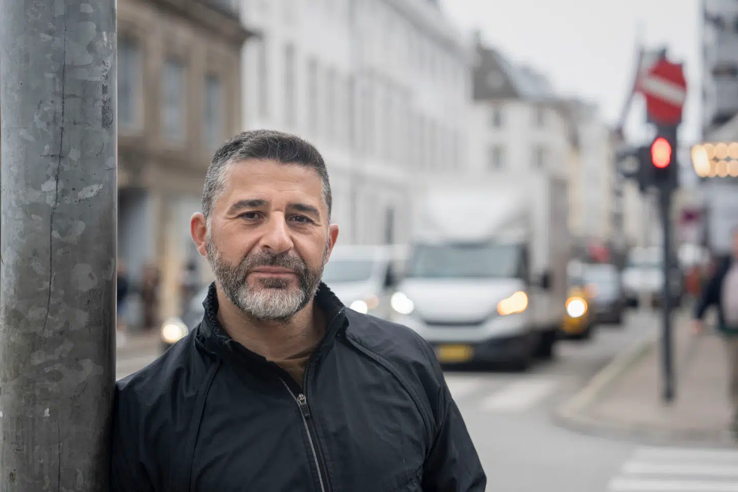 Hannibal Holt bor i midten af København. Sammen med resten af Københavns Beboernetværk, der er en sammenslutning af beboerforeninger i hovedstaden, vil han gøre op med en stor gene for borgerne i centrum.