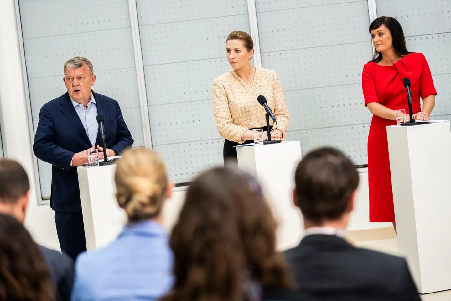 Regeringen og ikke mindst indenrigs- og sundhedsminister Sophie Løhde (V) får kritik af Folketinget for hastværk med lovforslag.