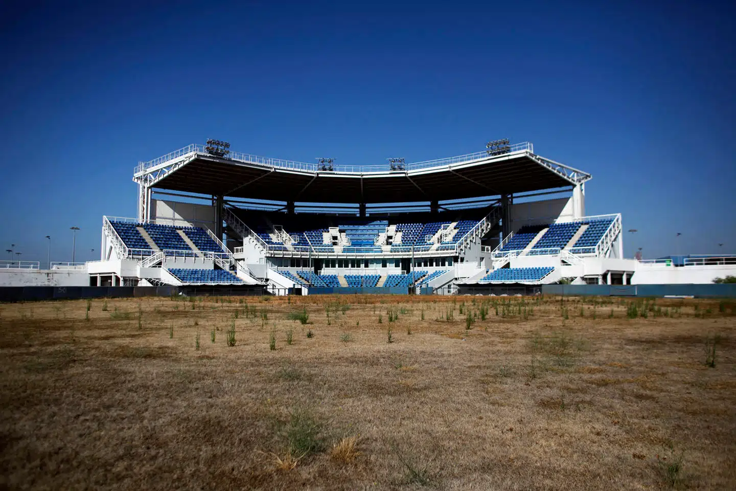 Det olympiske softballstadion i Athen står øde hen efter den katastrofale afholdelse i 2004, som var en af faktorerne, der satte gang i den græske gældskrise.