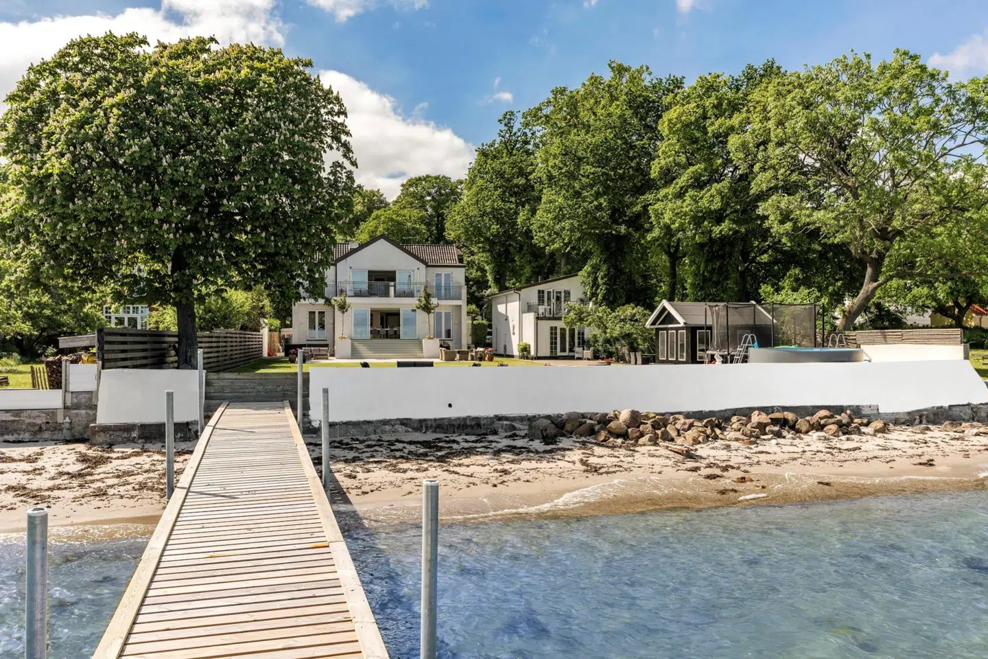 Villaen i Taarbæk kan købes til 100 millioner kroner.