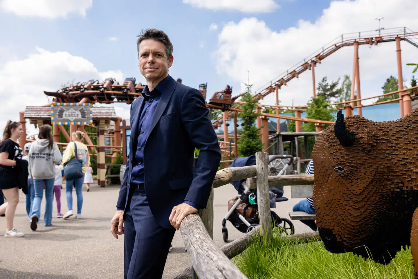 Er det fair at kunne købe sig til at springe køen over i Legoland? Det er parkens direktør Christian Woller (på billedet) og en besøgende far ganske uenige om.