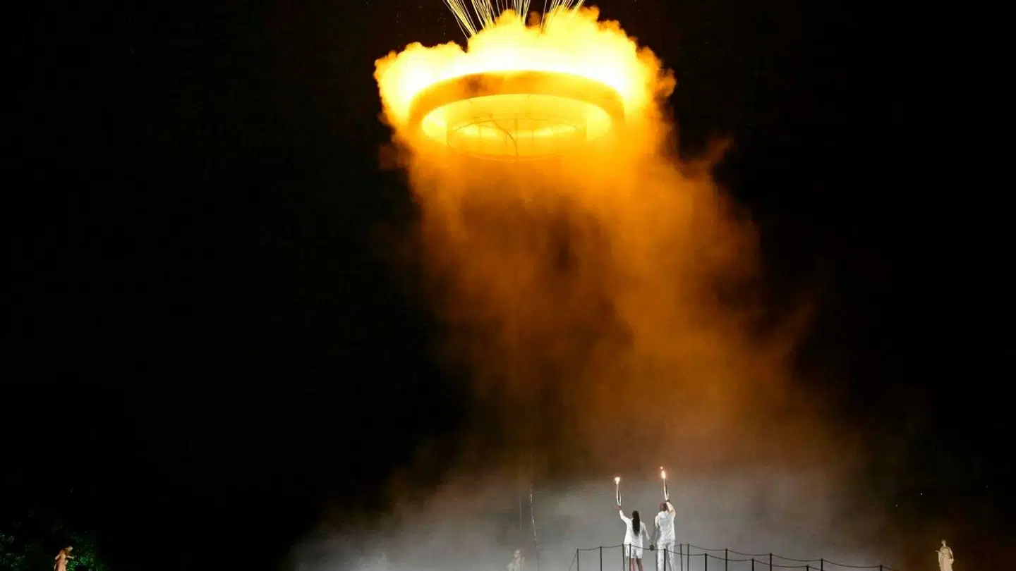 Regnen kunne ikke slukke den olympiske flamme.