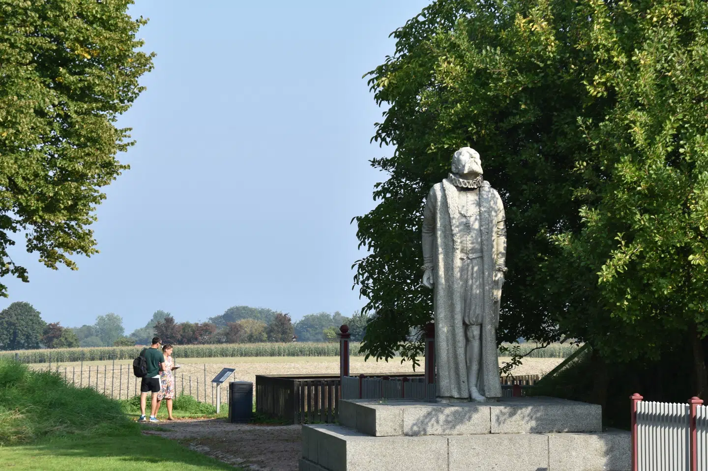 På øen Hven kan man se en statue af videnskabsmanden Tycho Brahe. Den står ved et museum om Brahe, som ligger på samme sted, hvor slottet Uranienborg lå i hans tid. (Arkivfoto).
