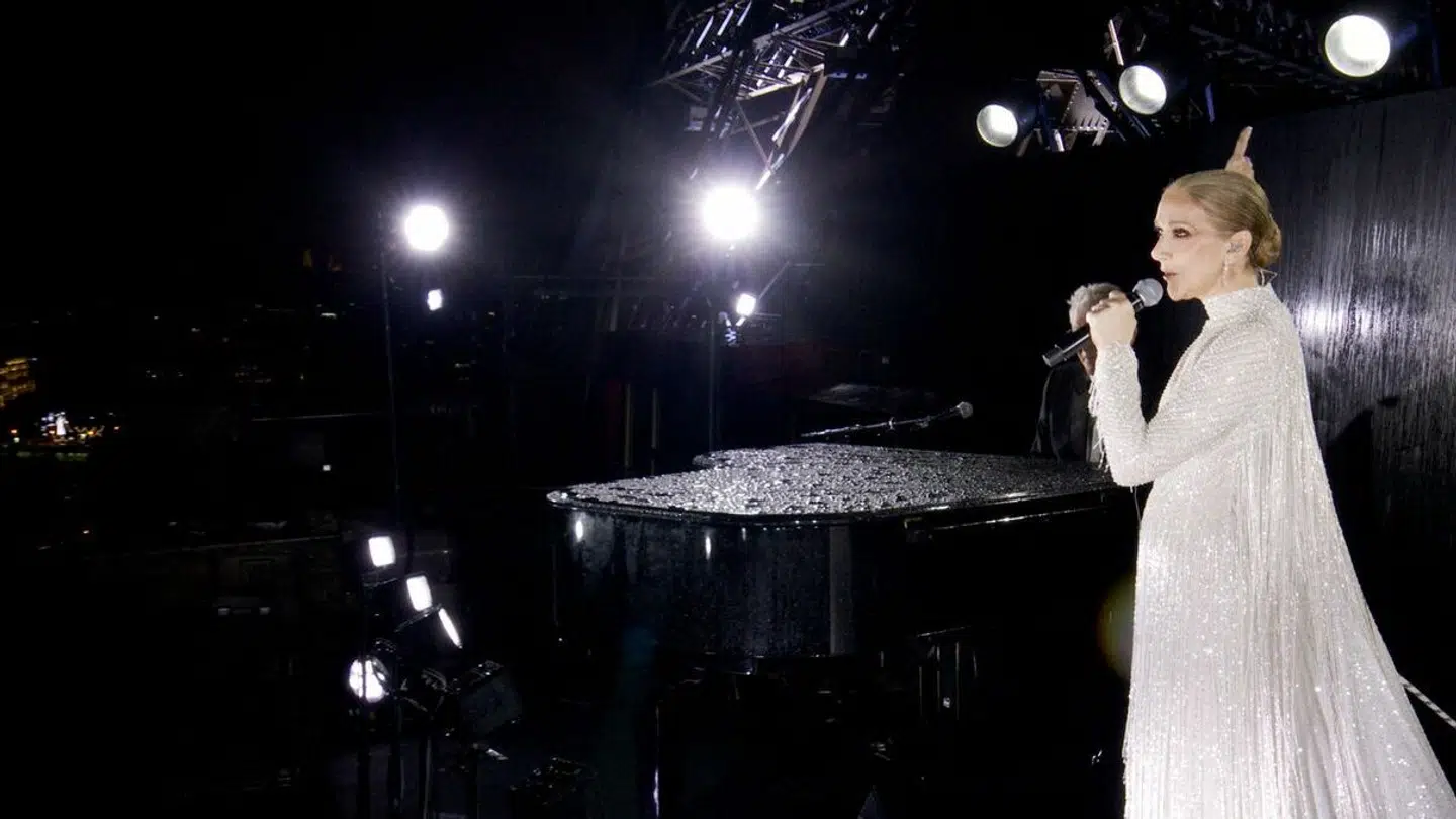 Céline Dion gjorde fredag comeback ved åbningsceremonien.