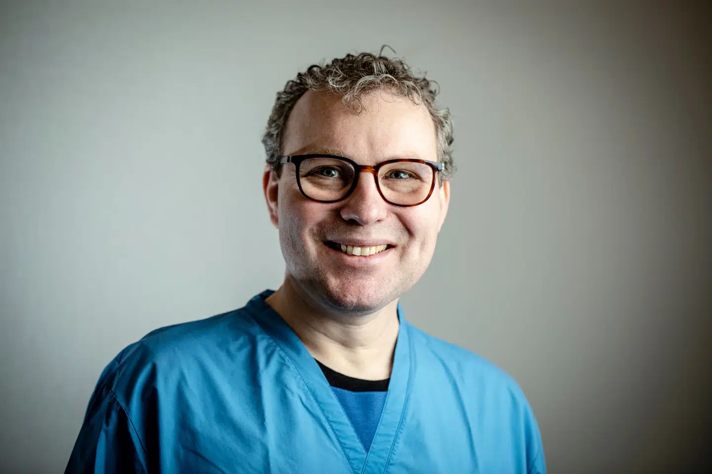 KOL-patienter falder ned mellem stolene, har ingen rigtige rettigheder og har svært ved at få både eksempelvis rygestopbehandling og at komme på hospice. Det siger Anders Løkke, der er overlæge på Lungemedicinsk Afdeling på Vejle Sygehus og professor ved Syddansk Universitet.