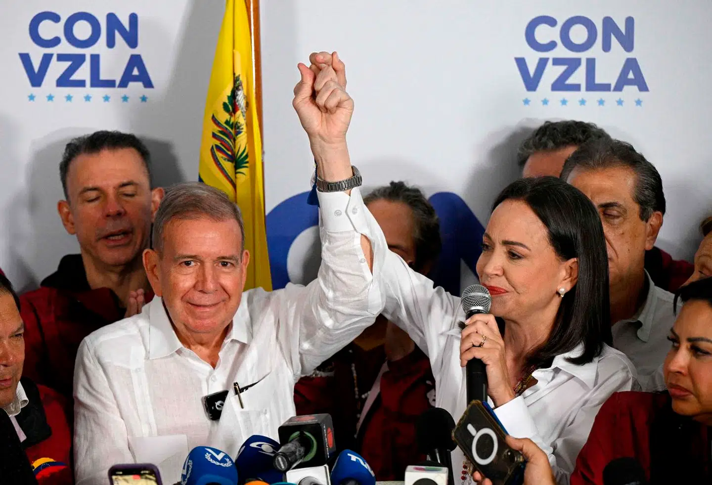 María Corina Machado må ikke længere stille op, så under valgkampen har hun støttet oppositionens spidskandidat, Edmundo González Urrutia.