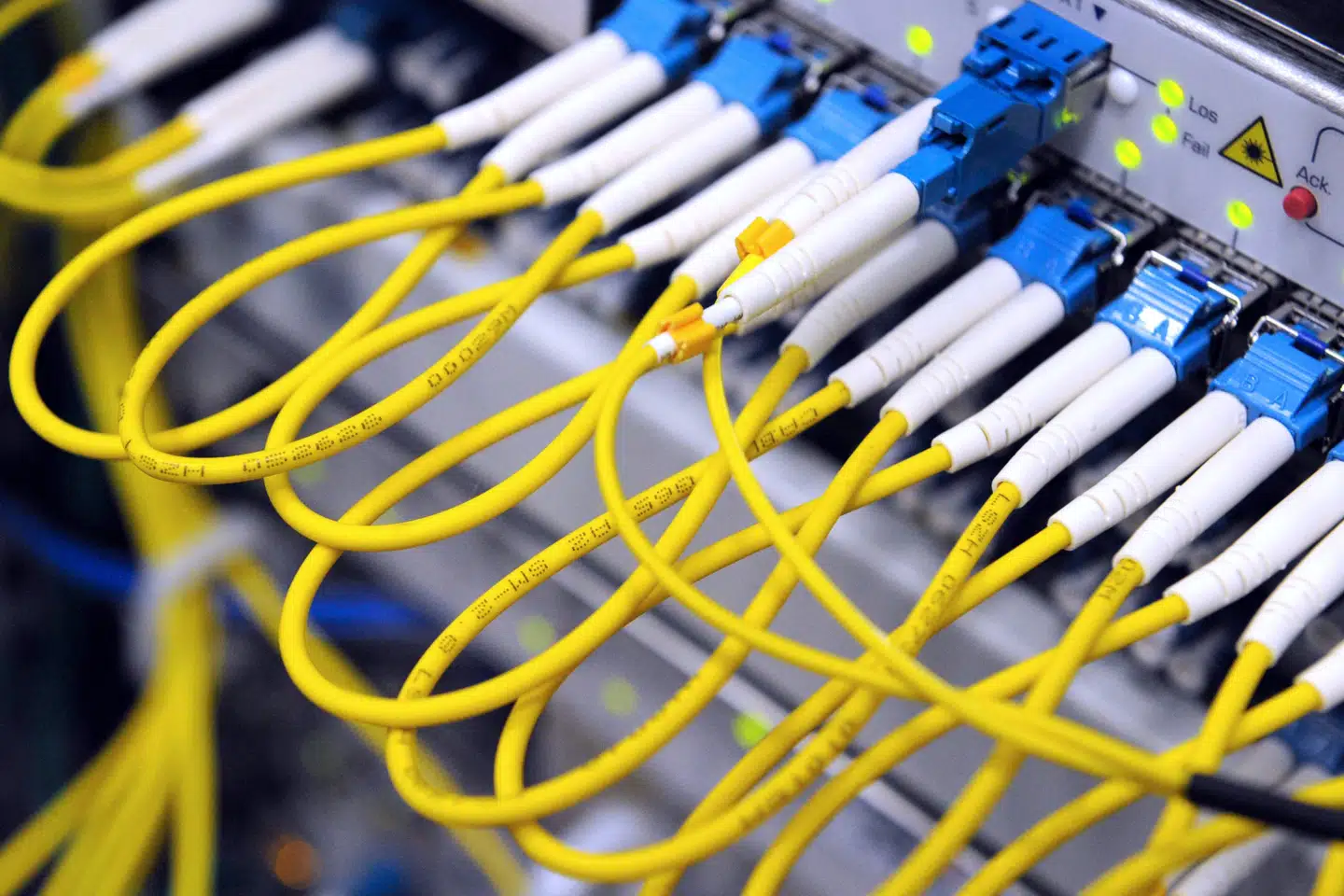 Det er kabler som disse, der er blevet ødelagt flere steder i Frankrig natten til mandag. Det sker i kølvandet på tre brandangreb på jernbanenettet fredag, hvor OL-åbningsceremonien fandt sted. (Arkivfoto).