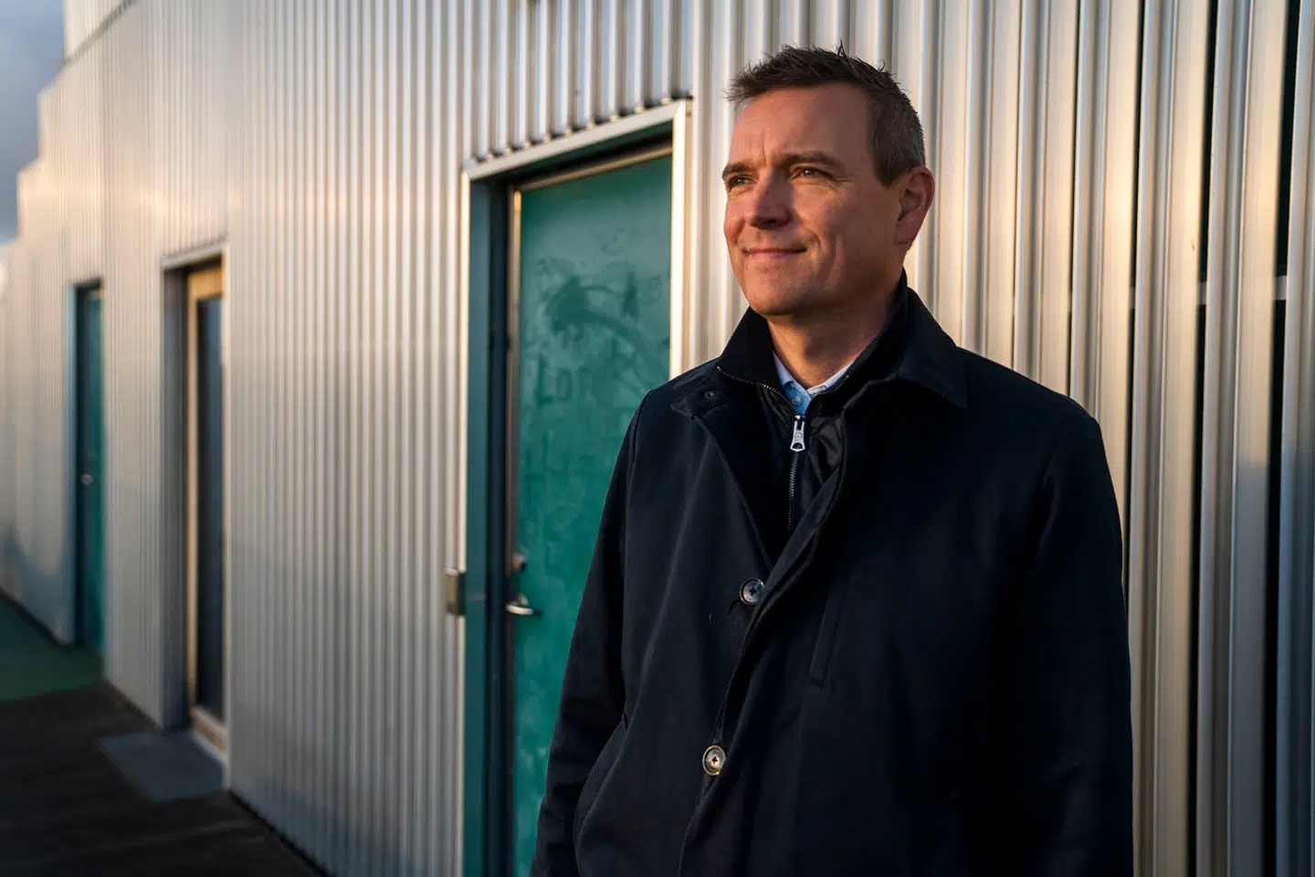 Ifølge Jakob Næsager, børne- og ungdomsborgmester i Københavns Kommune, tilføjer partybusserne »ingen værdi« til København, og han kan »slet ikke forstå,« at de får lov at køre rundt i gaderne.