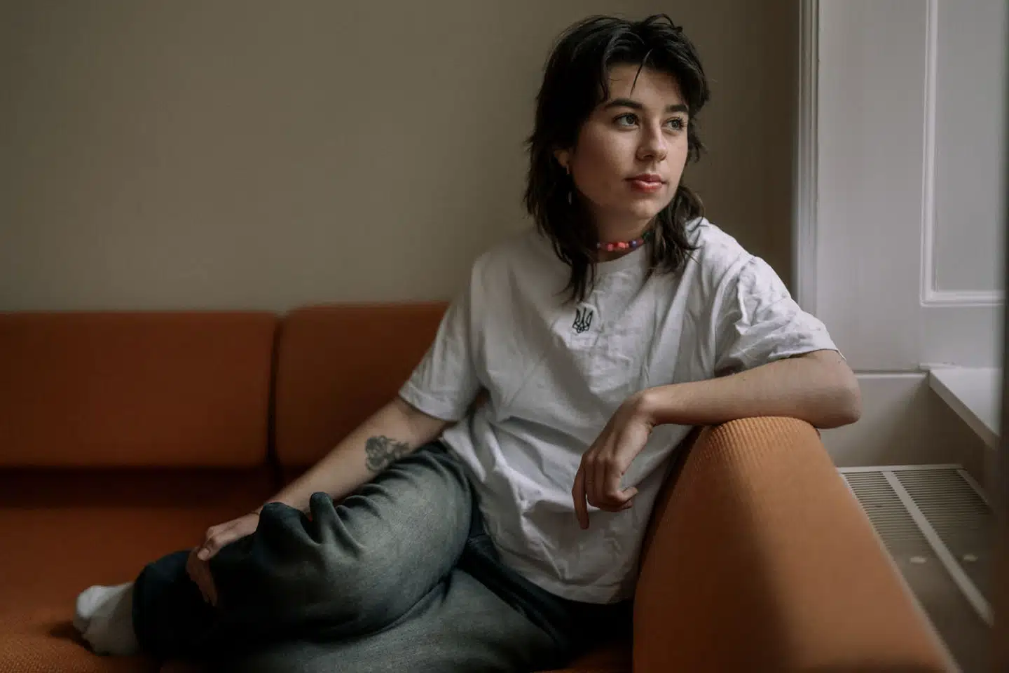 »Men da jeg tændte for mit fjernsyn 24. februar og så de russiske tanks rulle ind i mit andet hjem, Ukraine, gik det op for mig, at det kunne være starten på en ny verdensorden. Og at det ville ændre Europa, men også mit eget forhold og syn på Rusland for altid,« skriver Veronica Magaard.