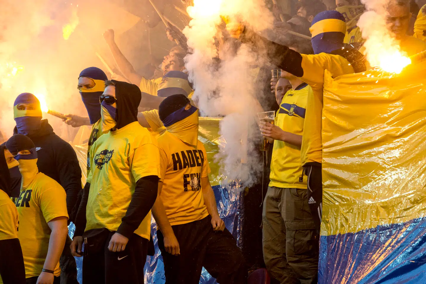 »Vi medgiver, at der er meget at arbejde på for tonen på stadion. Men det, at der er noget at arbejde på, legitimerer ikke en inkonsistent eller urimelig håndtering af ytringsfriheden,« skriver Ask Ellebjerg og Tobias Lawaetz. Arkivfoto: Jens Nørgaard Larsen/Ritzau Scanpix