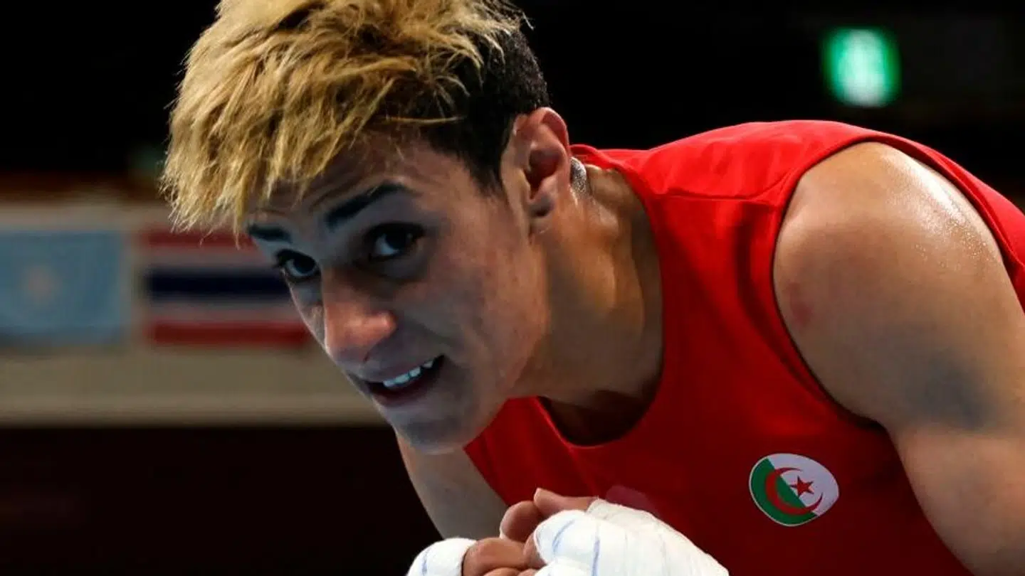 Imane Khelif, en algerisk bokser, har fået lov til at deltage i OL, på trods af tidligere ikke at have bestået såkaldte "kønstest".