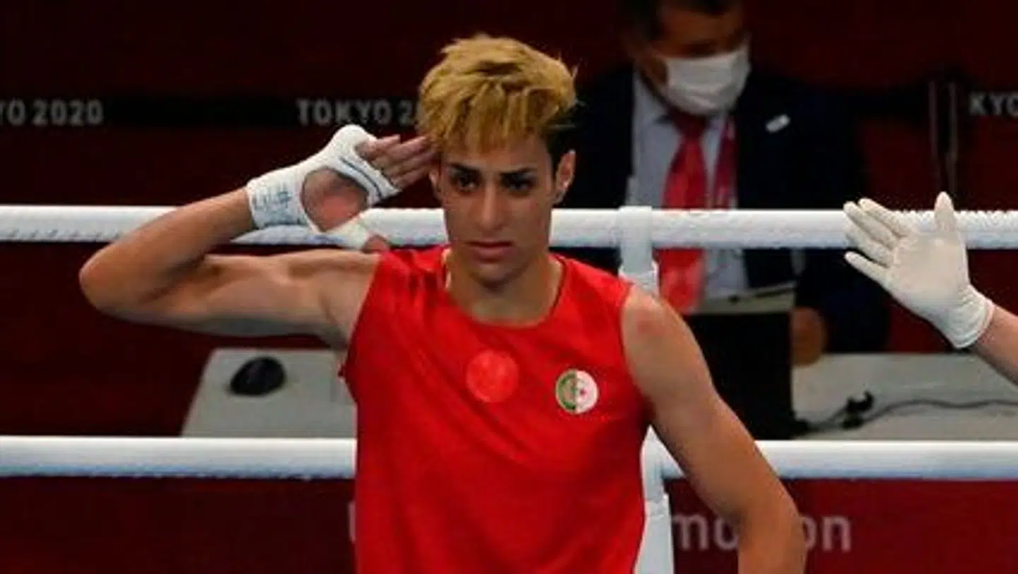 Imane Khelif fra Algeriet blev diskvalificeret grundet for høje testosteronniveauer ved verdensmesterskaberne sidste år, men deltager ved det igangværende OL.