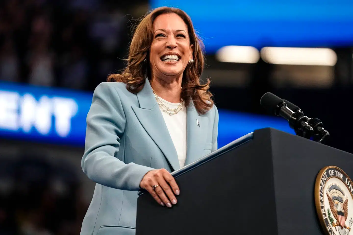 Sommerens hovedperson er Kamala Harris, Demokraternes præsidentkandidat i USA. Men det har været en sommer, der også har budt på hektisk økonomisk aktivitet.