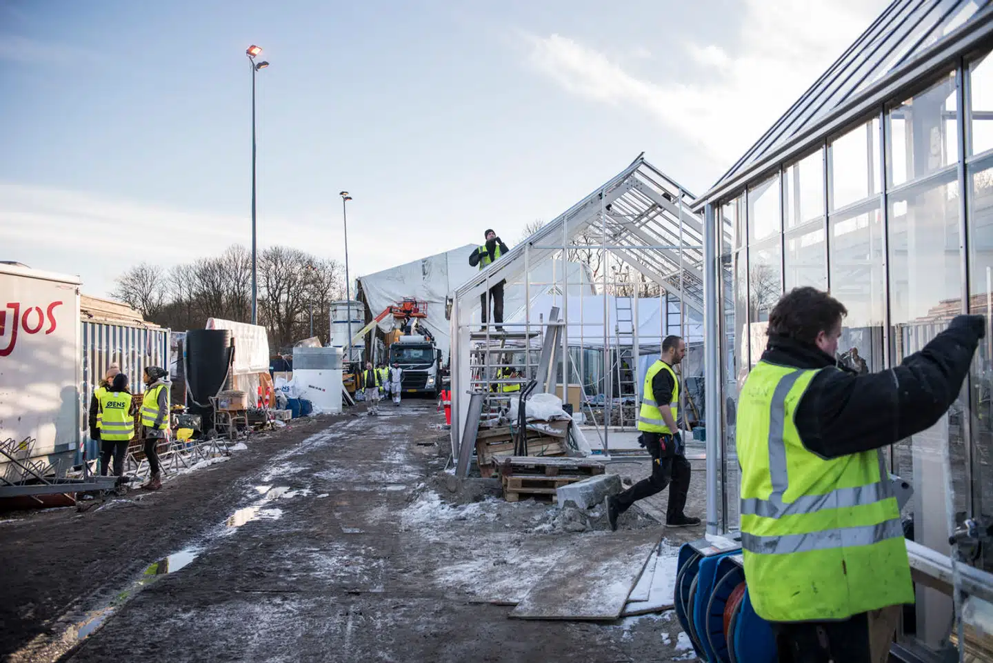 »Samtidig er det klart, at når arbejdsmarkedet på et tidspunkt svækkes, så er det vigtigt at gøre en ekstra indsats for, at de udsatte grupper ikke hurtigt ryger ud på et sidespor igen,« skriver Kristian Weise.