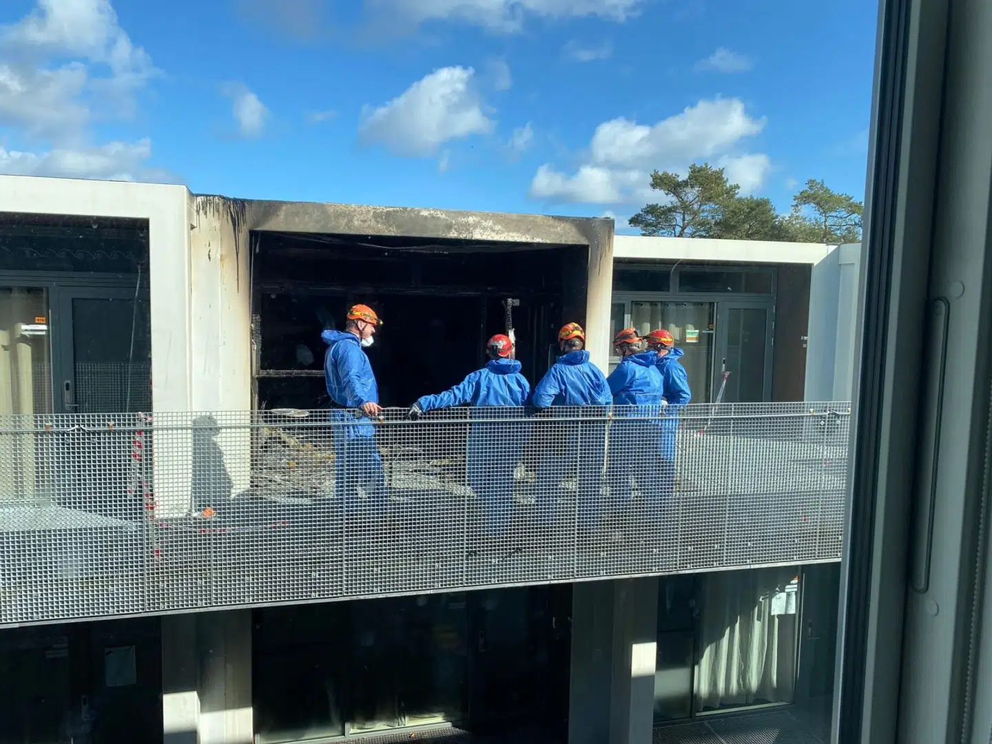 Det var på dette kollegieværelse i Campus Djursland, at en alvorlig konflikt om ære udspandt sig i marts 2023. En 19-årig mand blev forsøgt dræbt af broderen til den kæreste, som han så i hemmelighed. Foto: Anders Tilsted