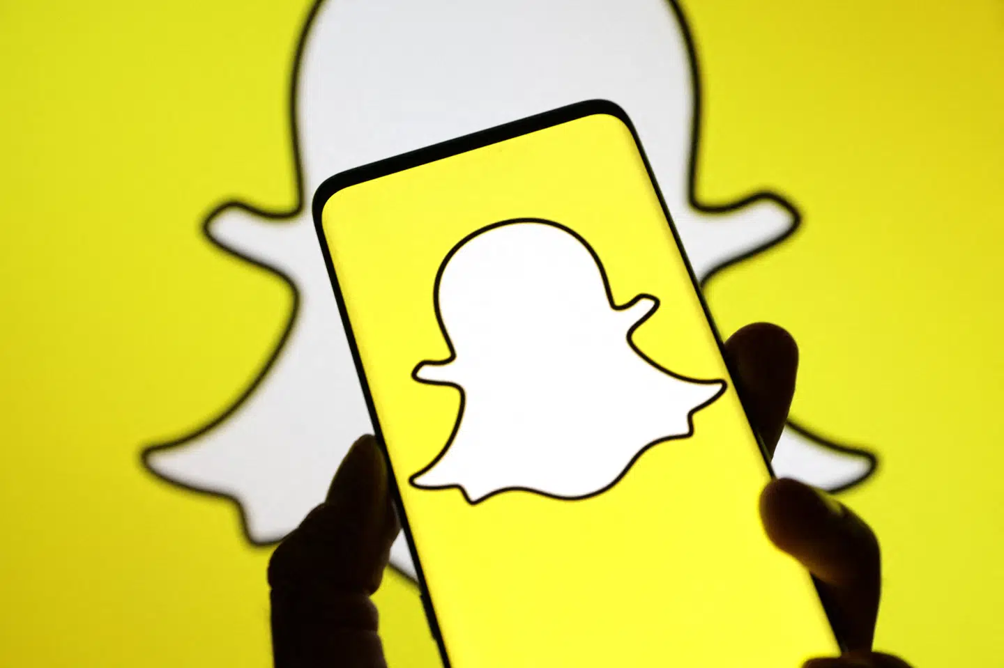 På Snapchat kan man sende billeder, videoer og beskeder, som forsvinder, efter at de er blevet set. Det sociale medie blev lanceret i 2011. (Arkivfoto).