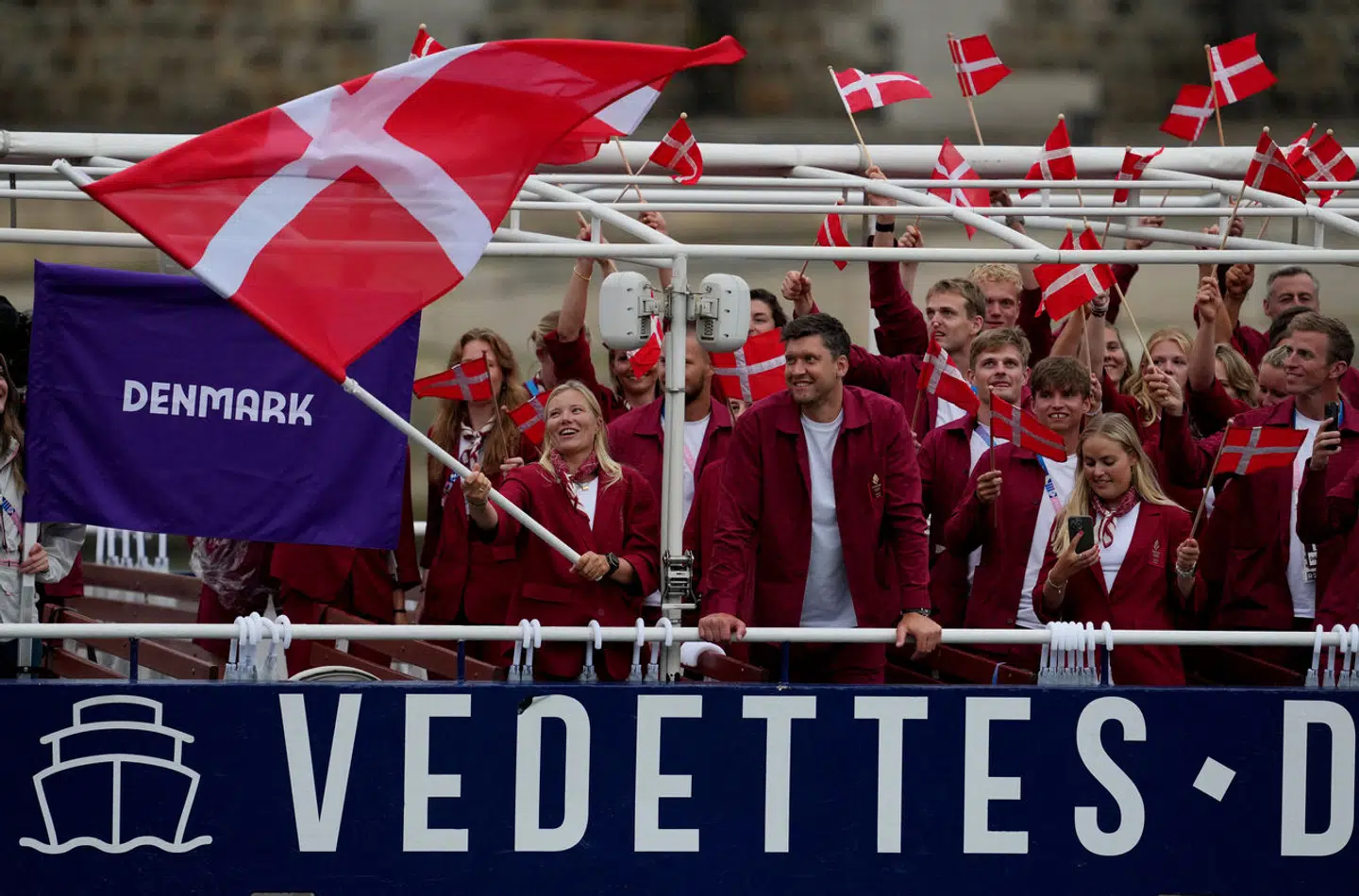 Sejleren Anne-Marie Rindom og håndboldspilleren Niklas Landin var danske fanebærere ved dette års OL i Paris. Anne-Marie Rindom vandt guld ved sidste OL i Tokyo i 2021.