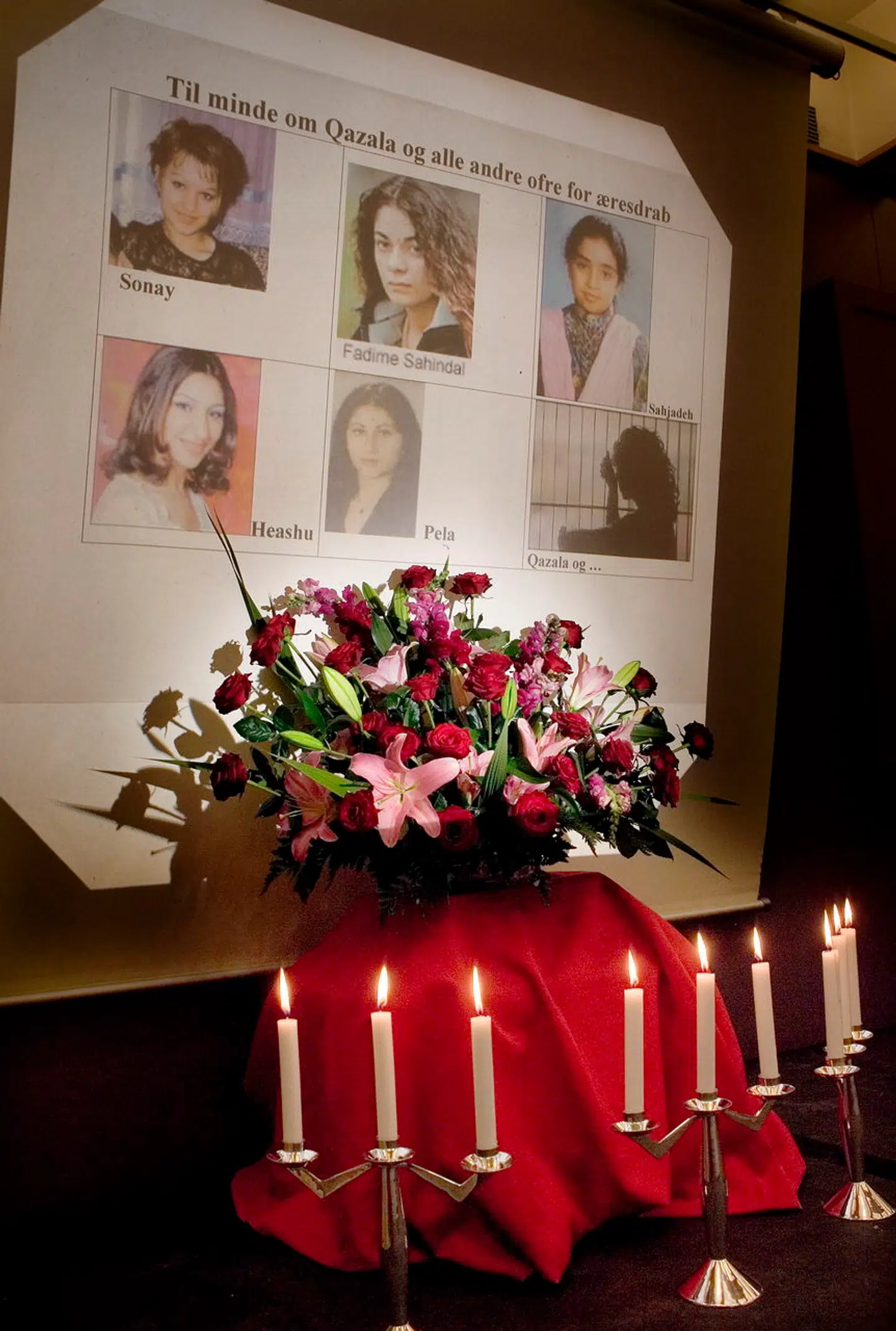 Der er, siden Ghazala Khan blev dræbt af sin bror foran Slagelse Banegård i 2005, kun registreret ét æresdrab i Danmark. Det skete i Randers 2020. Men myndighederne taler med stadig flere borgere og fagfolk, der fortæller om minoritetskvinders frygt for at blive den næste, der dræbes i ærens navn.